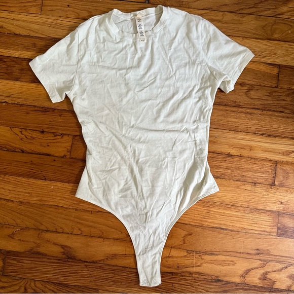 skims cotton jersey tshirt bodysuit in off white - Picture 1 of 3